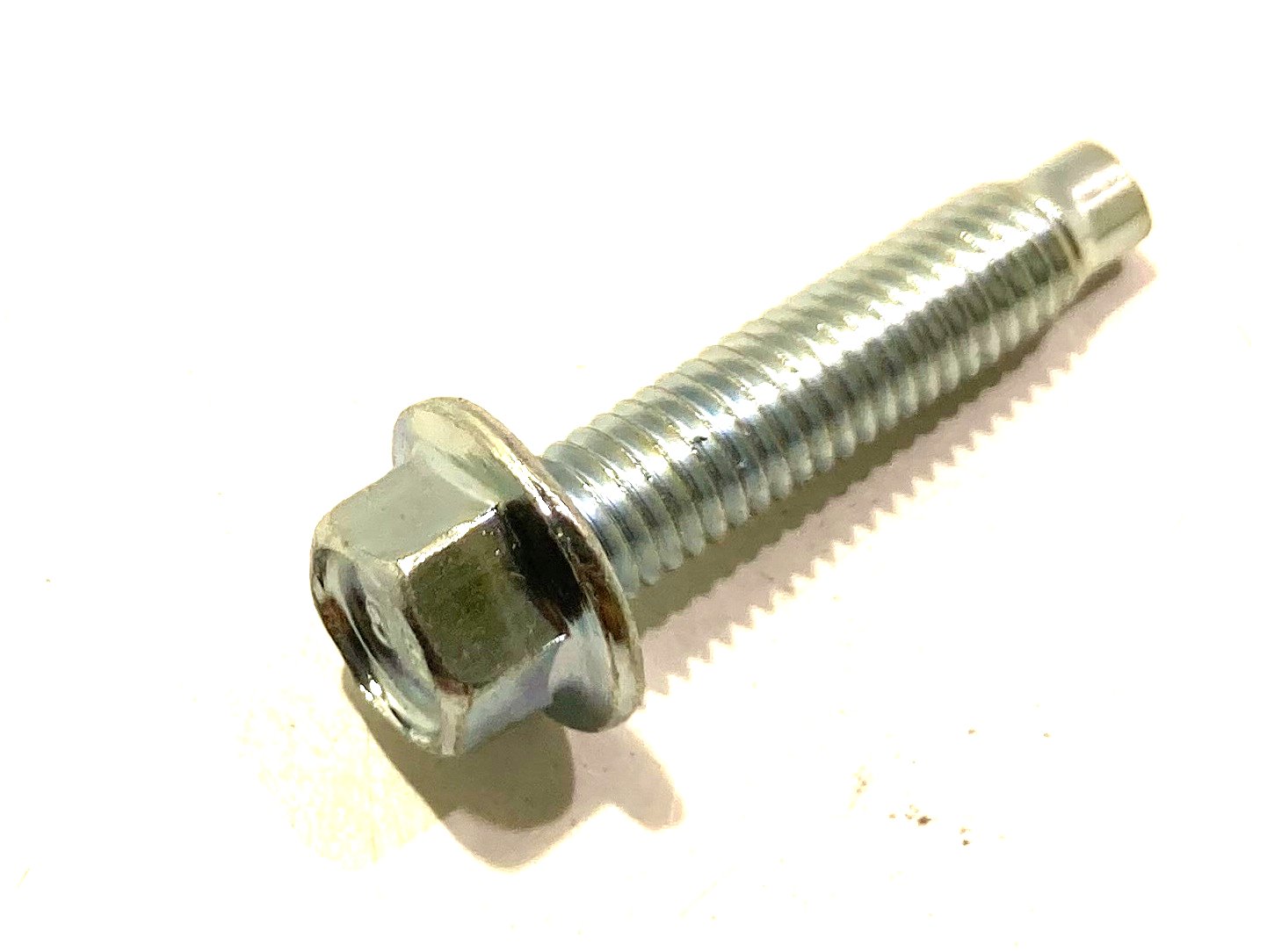 Jaguar šroub víka motoru AJ84085