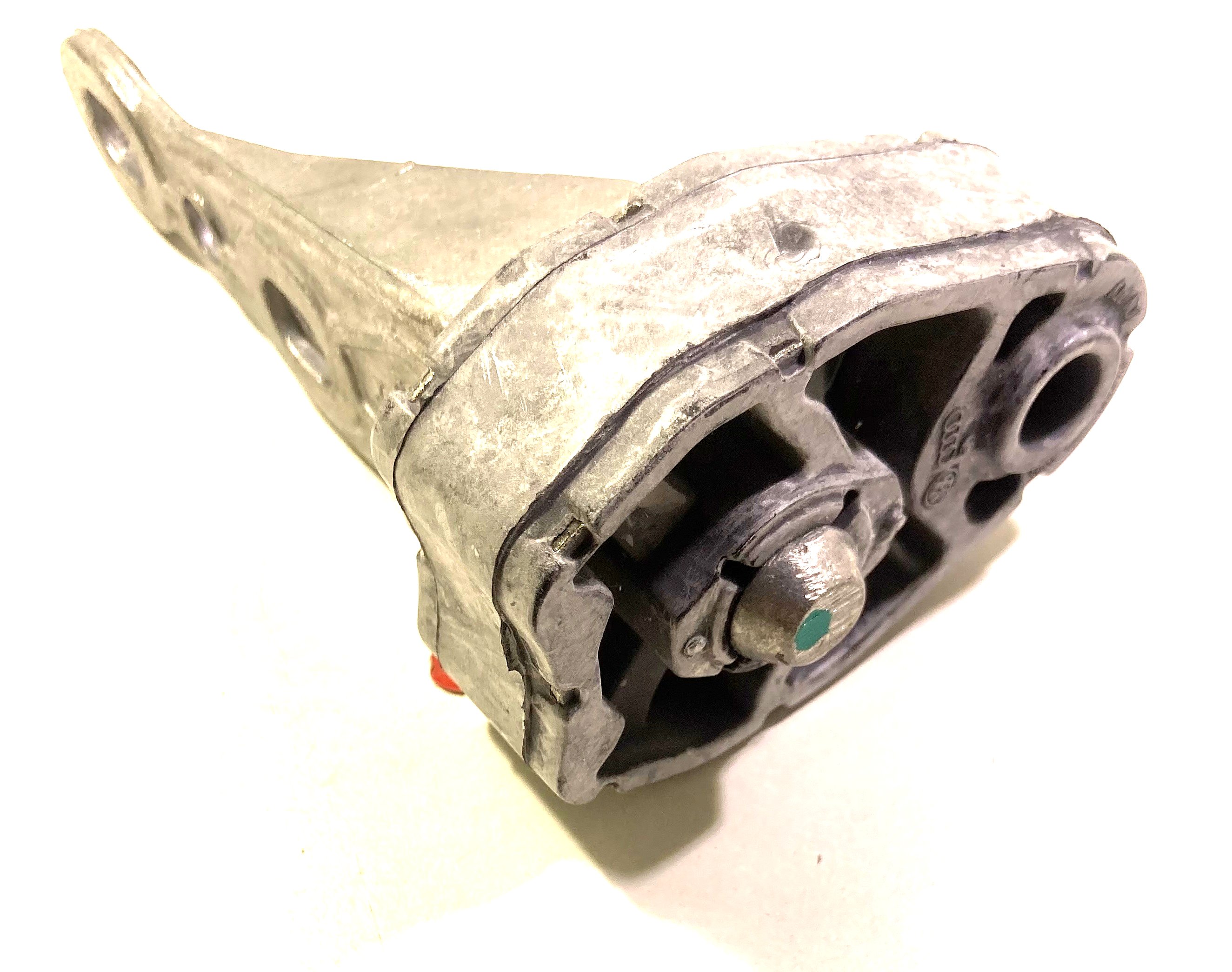 Audi držák výfukového systému OE 8R0253144B