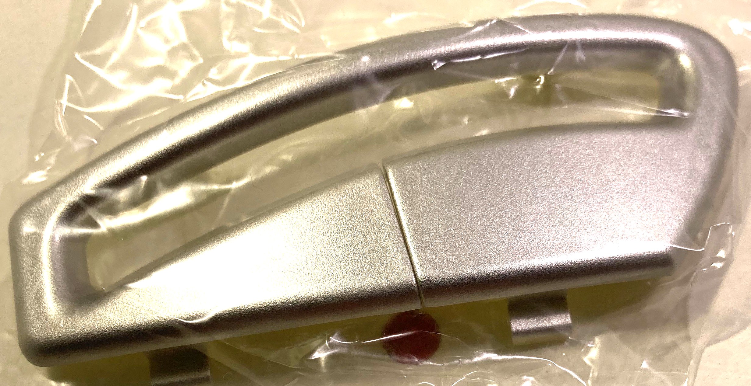Alfa Romeo krytka predniho praveho bezpecnostniho pasu OE 156068725