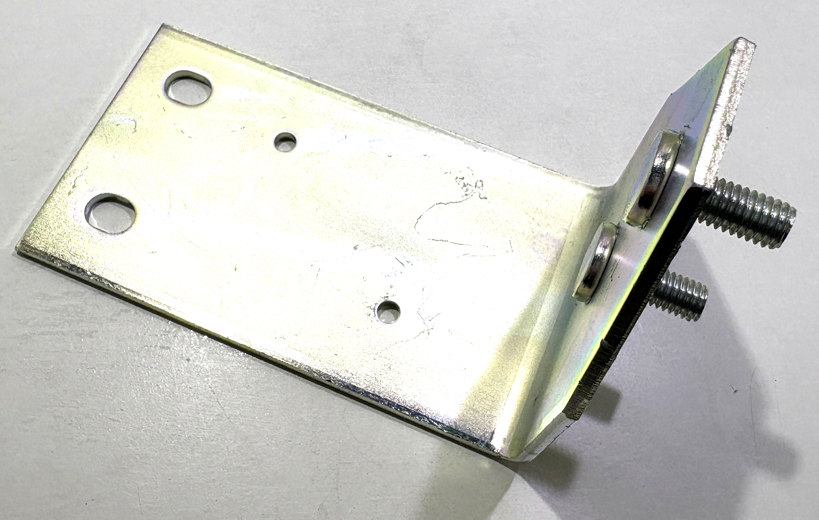 Land Rover Konzola/úhelník kotvení bezpečnostního pásu Originál (OE: ADU710080)