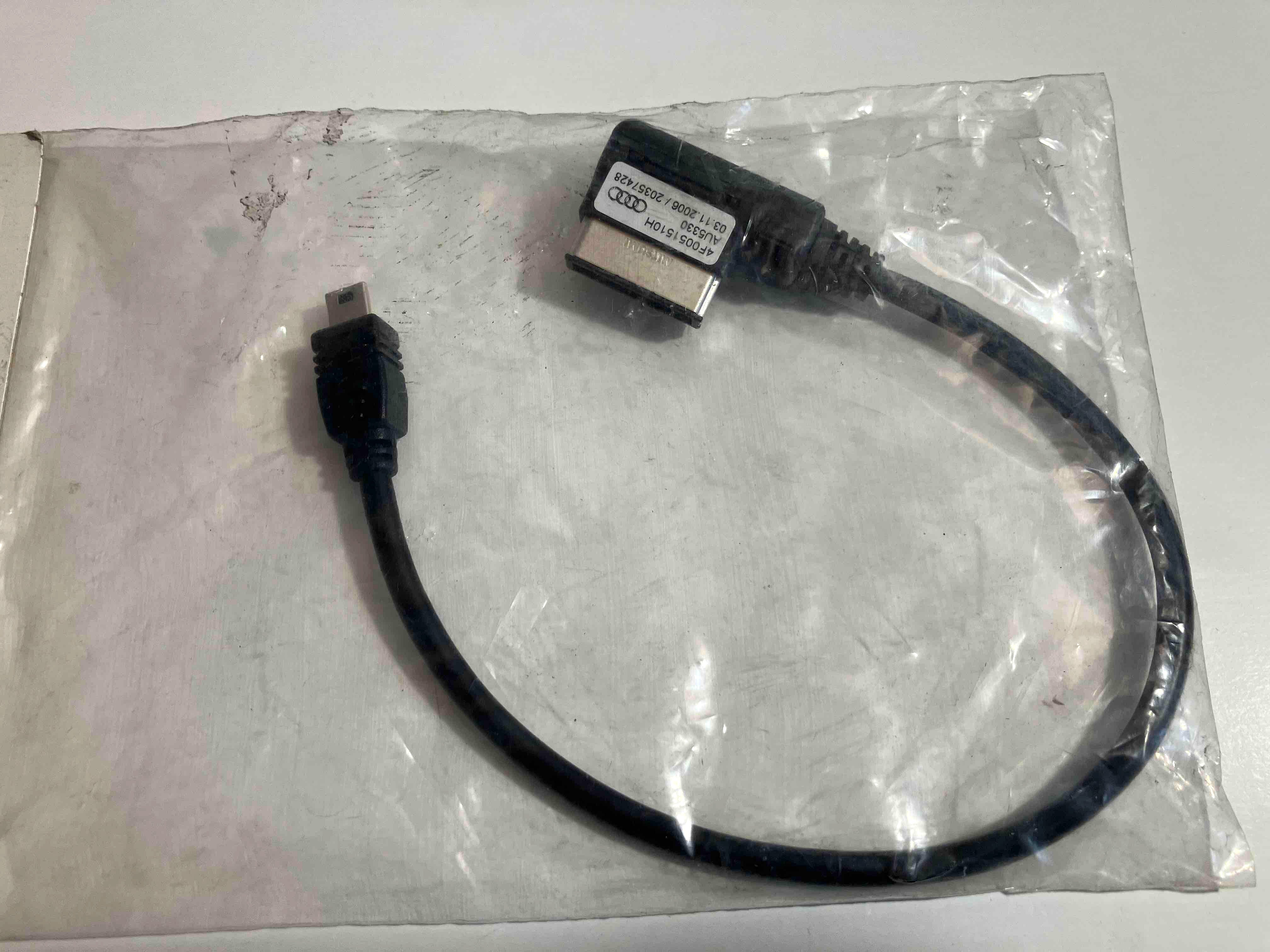 Audi Adaptérový kabel Audi music interface Mini‑USB (OE: 4F0 051 510 H)