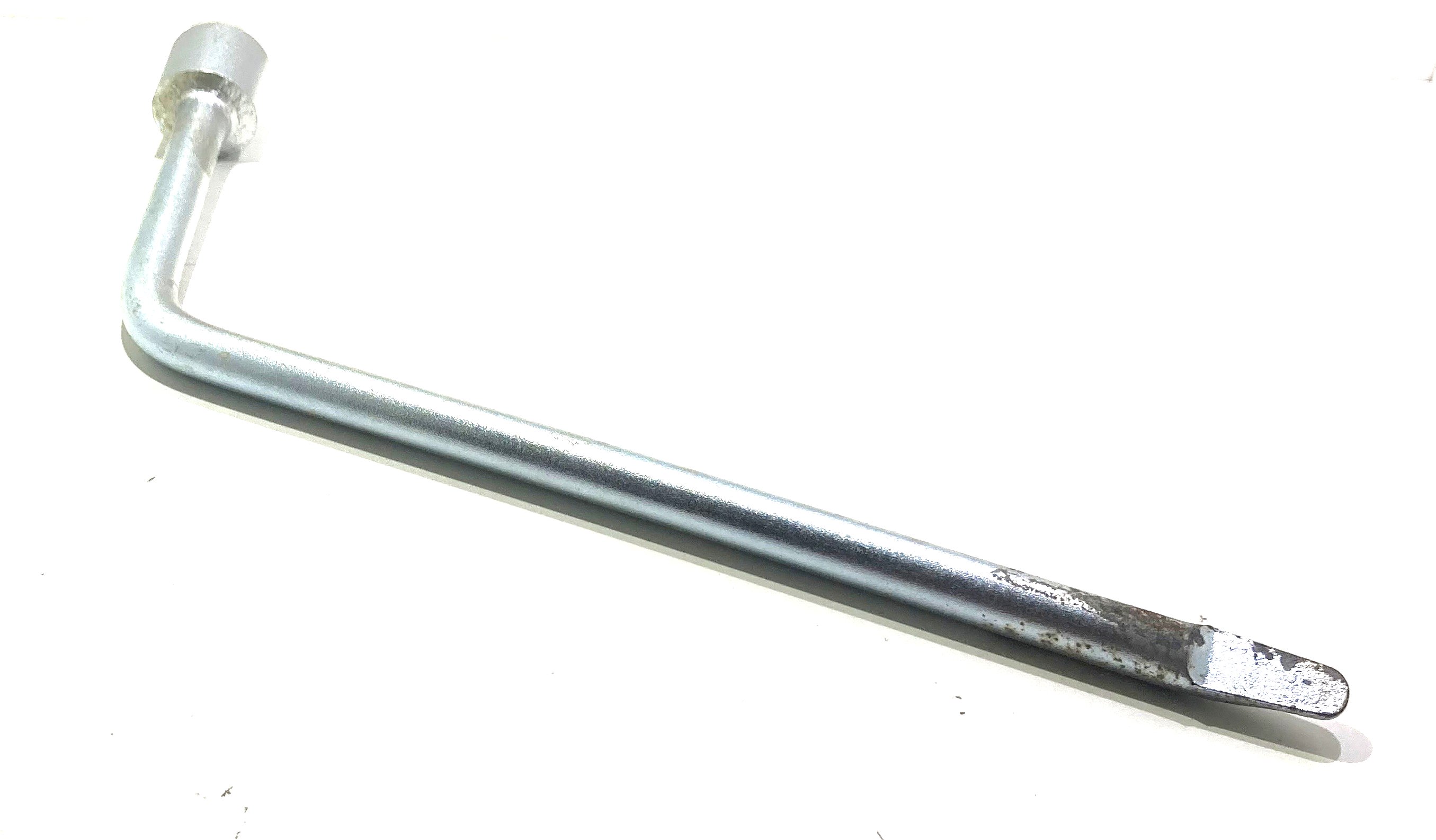 Mitsubishi Klíč na kola originál (OE: MB621027)